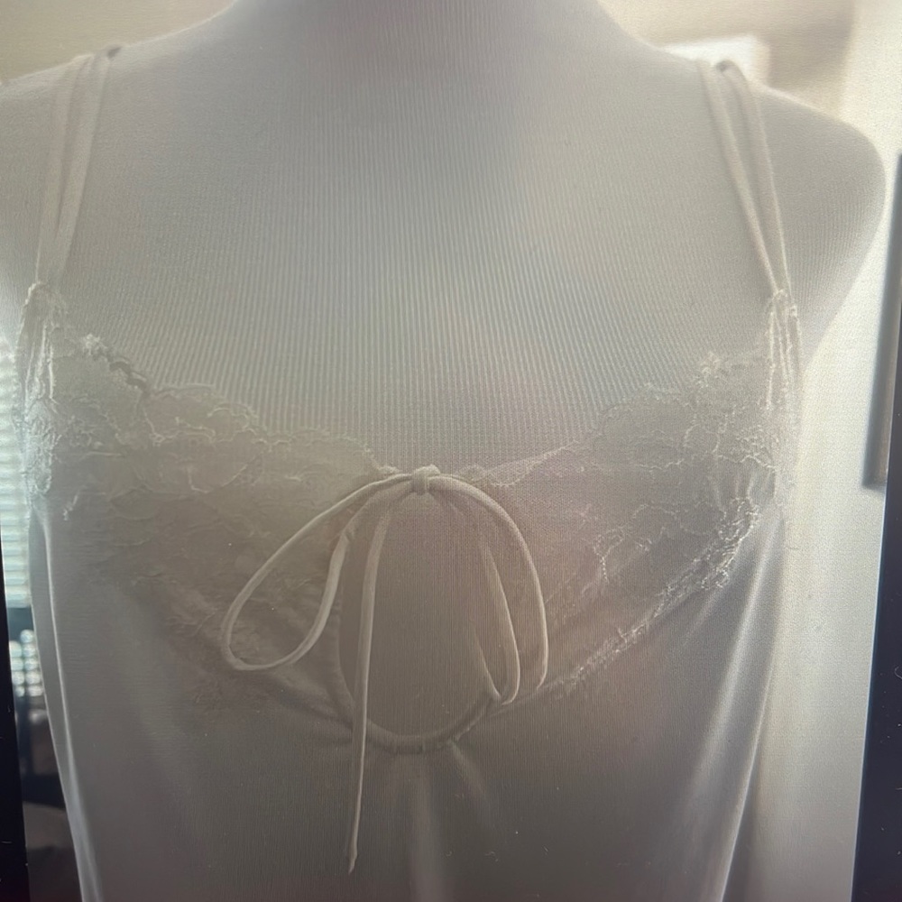Like New Natori Long Gown White Lace Keyhole Front Bridal Small Unique